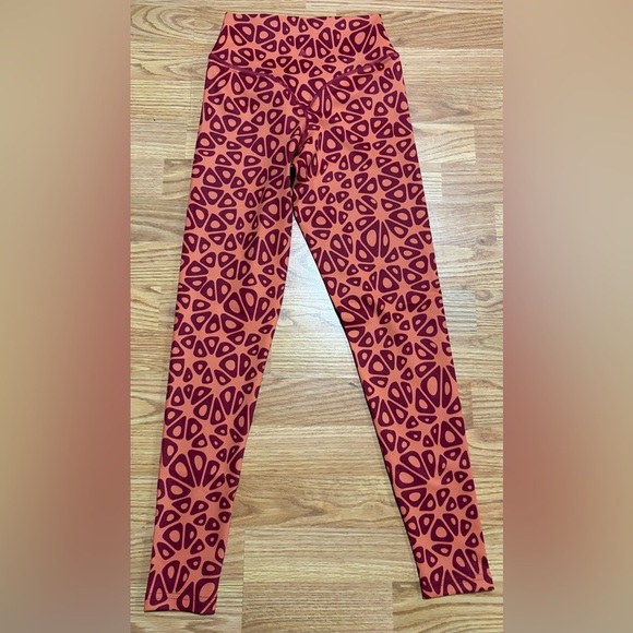 Vibrant Geometric Women's Leggings - Orange and Black - Picture 4 of 4